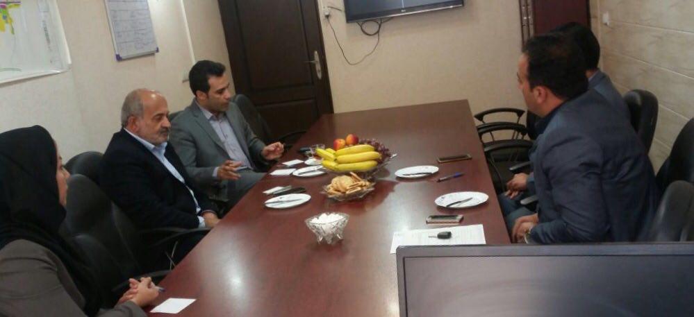 جلسه مشترک سرپرست دفتر نمایندگی با شهرداران و روسای کانونهای شهرستان عباس آباد