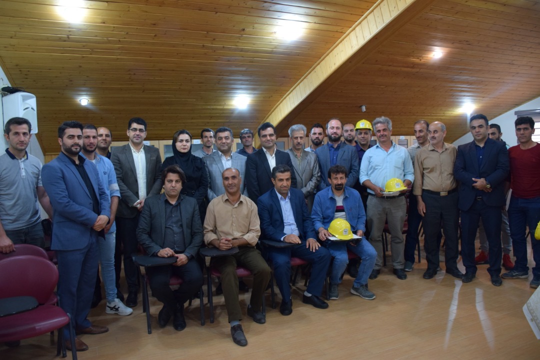 برگزاری مراسم گرامیداشت روز کار و کارگر دفتر نمایندگی نوشهر
